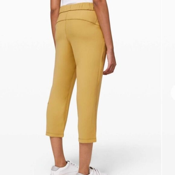 Lululemon On the Fly Crop Pants *Woven 23" Vintage Gold Yellow Mustard Size 6 - Picture 4 of 12